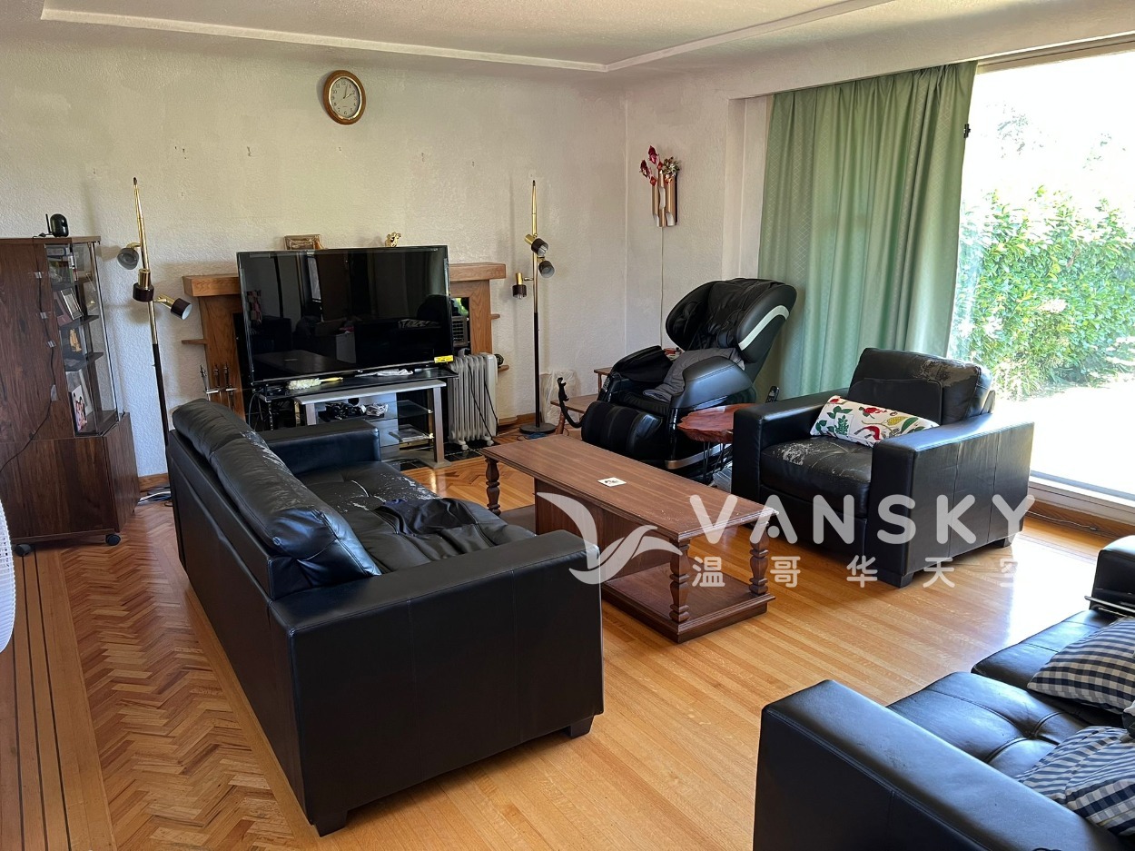 220808235340_Living Room 2.jpeg